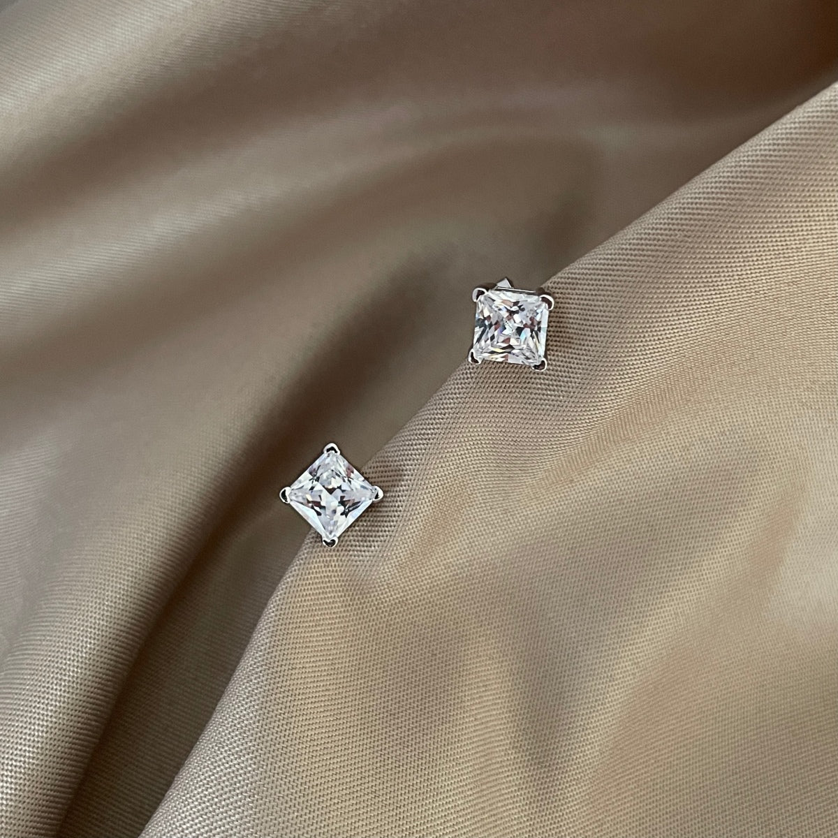 [Revel Jewelry]Delicate Square Shape Earrings