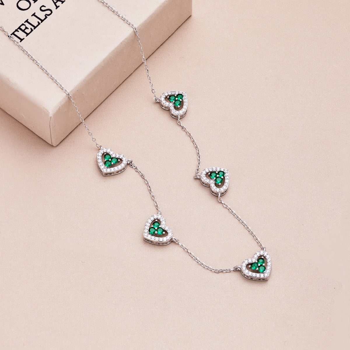 [Revel Jewelry]Funkelnde Fünf-Herzen-Halskette