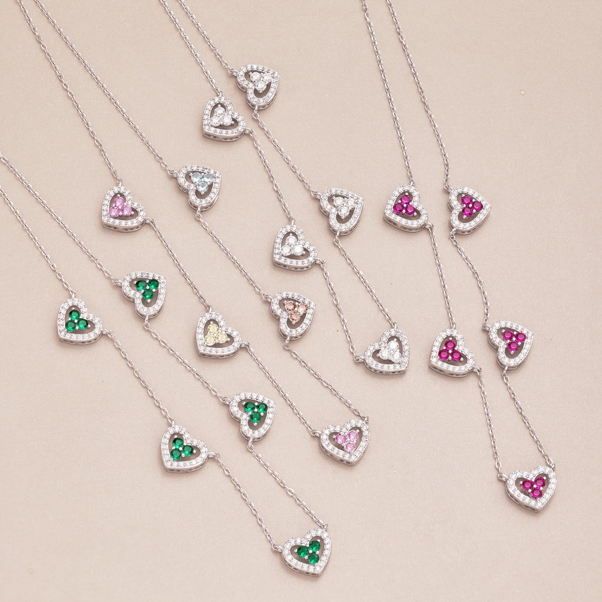 [Revel Jewelry]Funkelnde Fünf-Herzen-Halskette