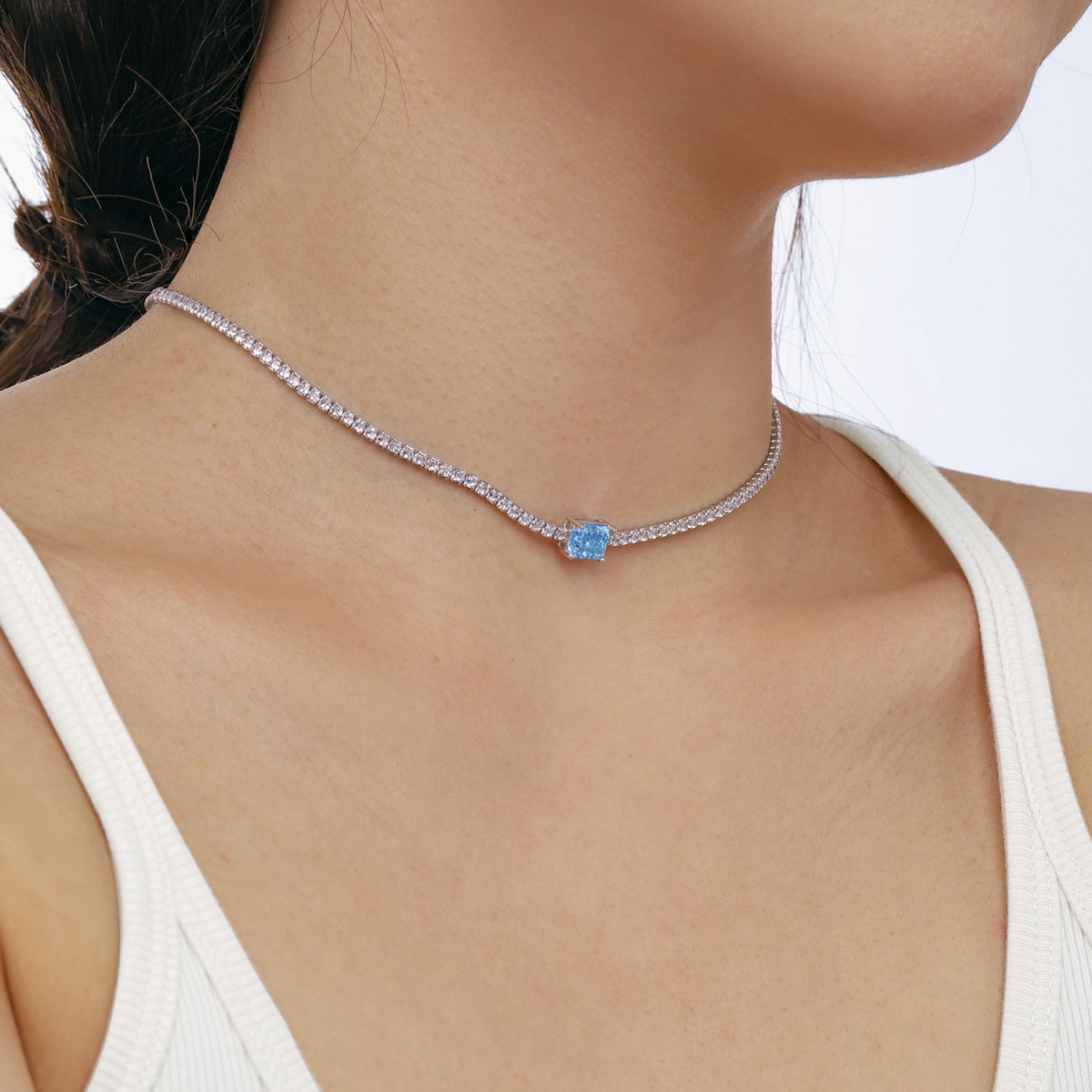 [Revel Jewelry]2.0 carat Ornate Emerald Cut Necklace