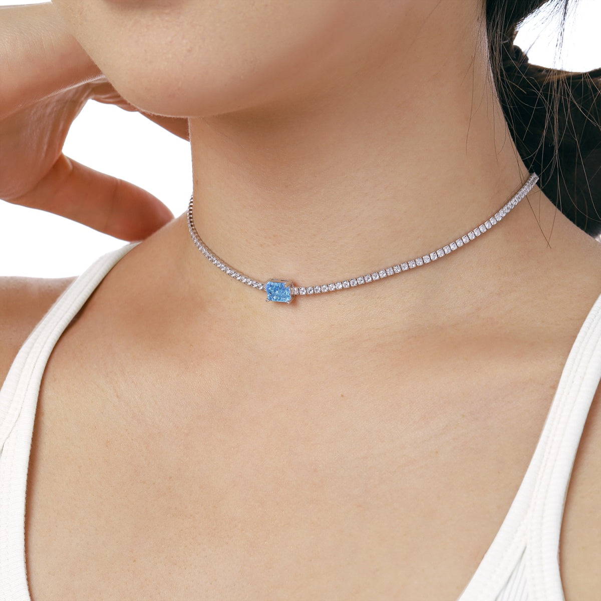 [Revel Jewelry]2.0 carat Ornate Emerald Cut Necklace