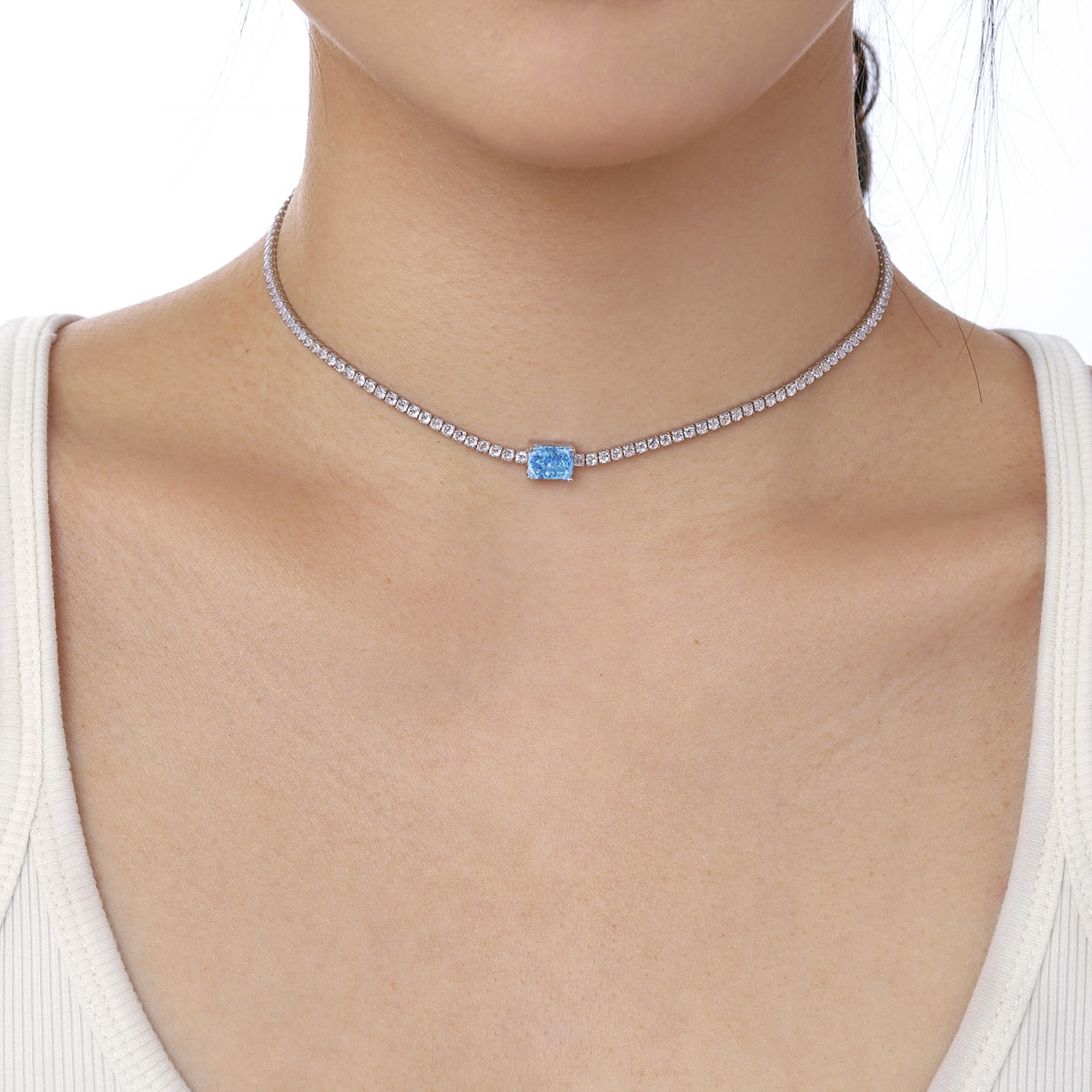 [Revel Jewelry]2.0 carat Ornate Emerald Cut Necklace