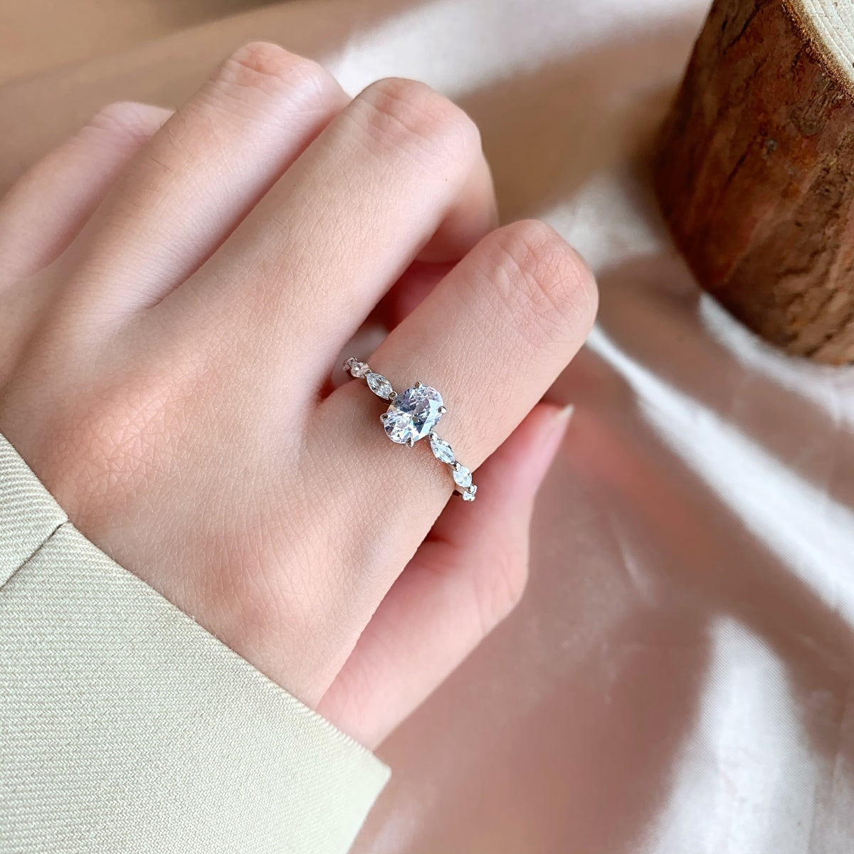 [Revel Jewelry]0.75 Carat Luxurious Vibrant Elongated Cushion Cut Daily Ring