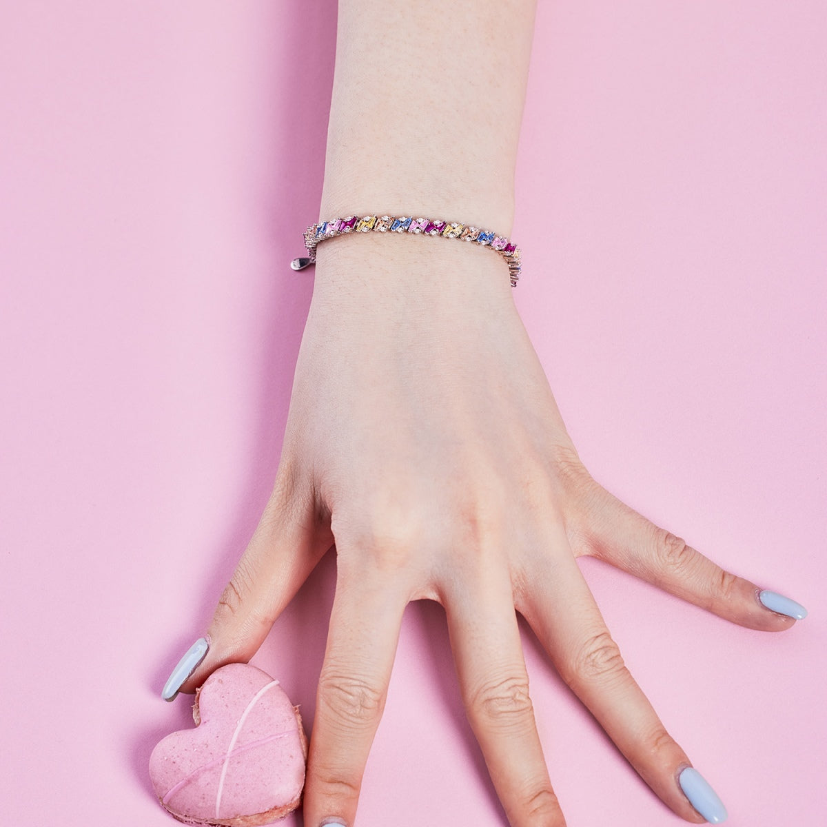 [Revel Jewelry]華やかな輝きを放つ多面カットパーティーブレスレット