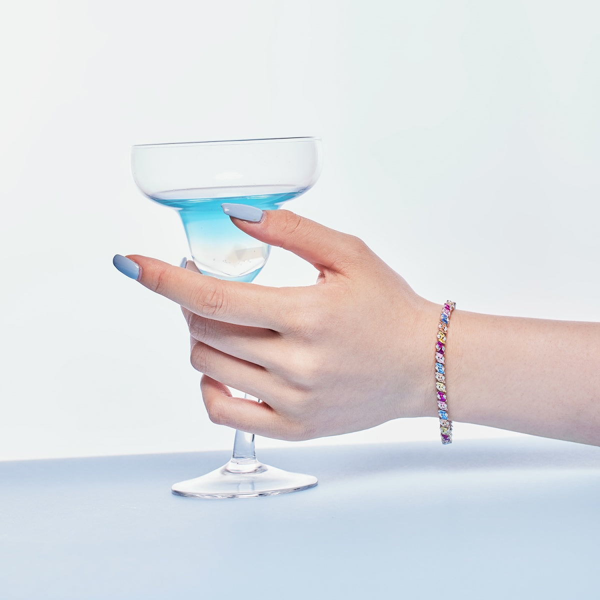 [Revel Jewelry]華やかな輝きを放つ多面カットパーティーブレスレット