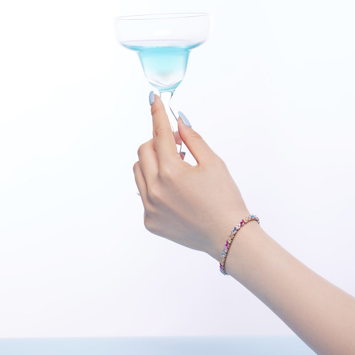 [Revel Jewelry]華やかな輝きを放つ多面カットパーティーブレスレット
