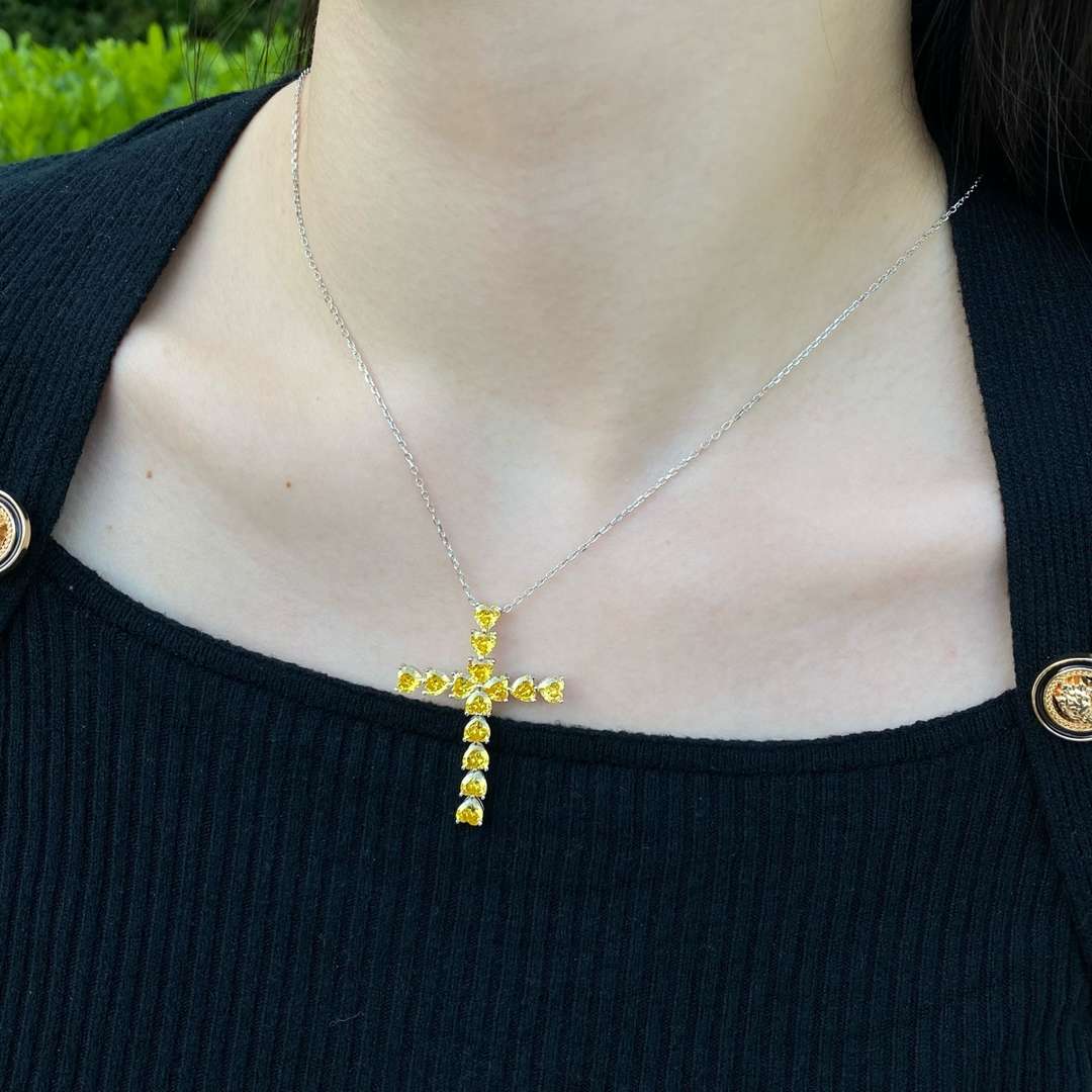 [Revel Jewelry]Radiant Cross Shape Necklace