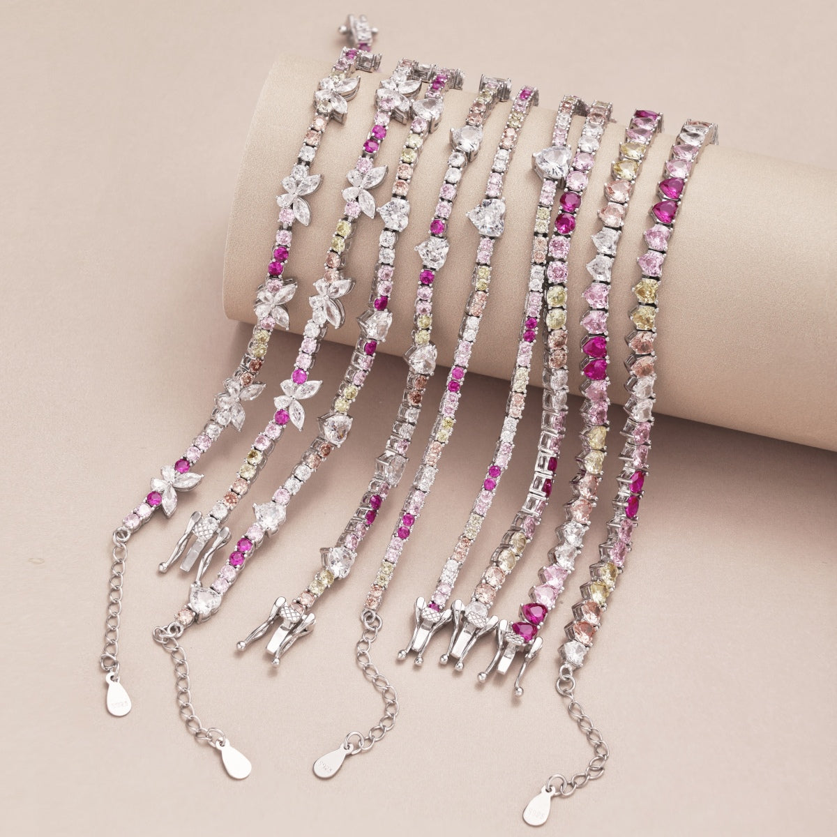 [Revel Jewelry]繊細なカラフルエメラルドカットパーティーブレスレット