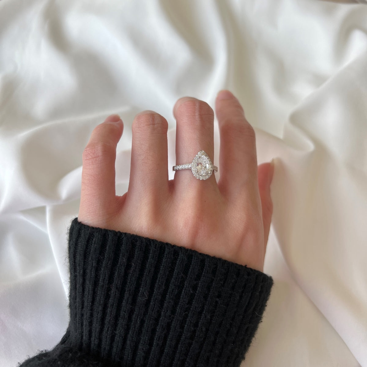 [Revel Jewelry]1.0 Carat Luxurious Resplendent Water Drop Shape Wedding Ring