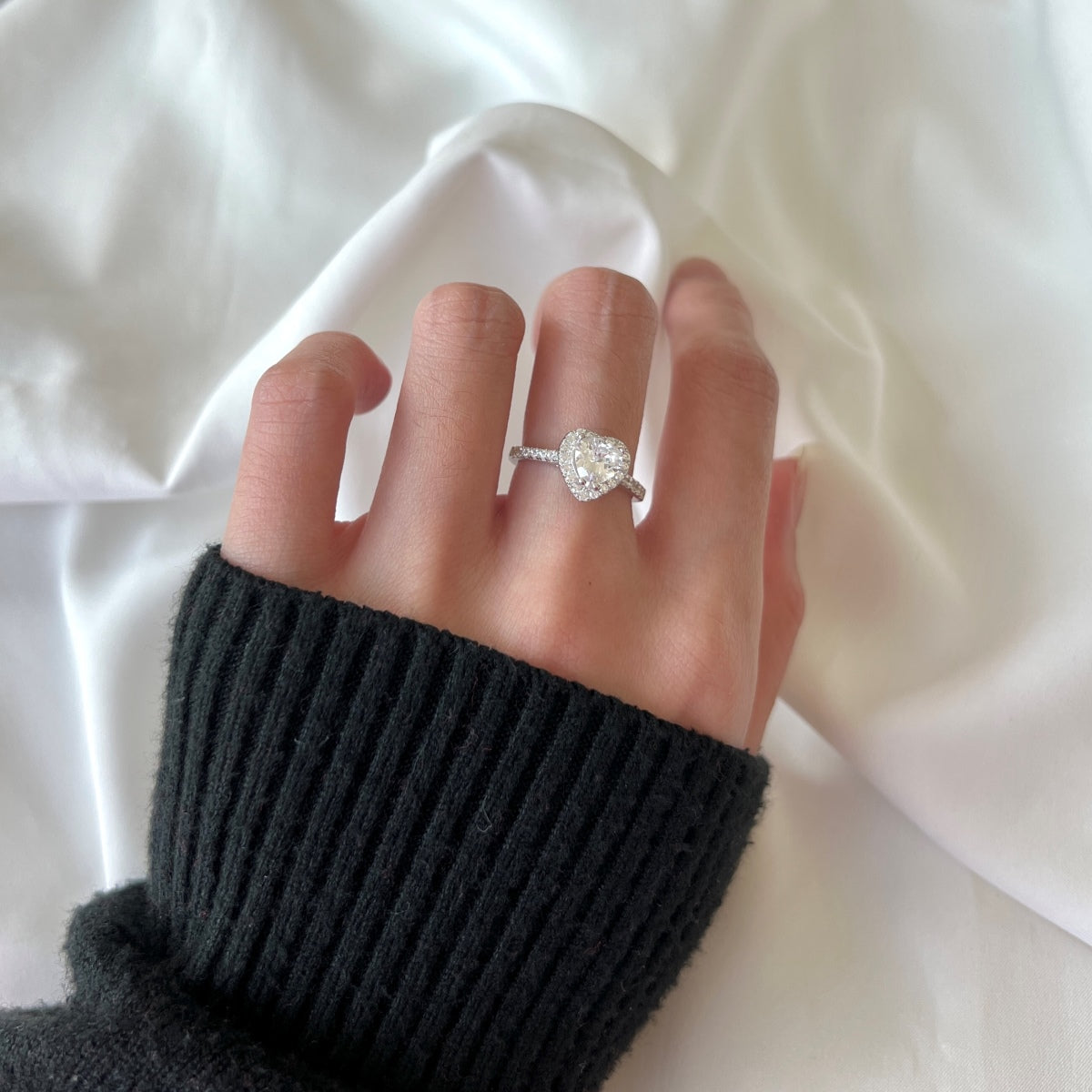 [Revel Jewelry]Eternity Splashy Romantic Heart Shape Lover Ring