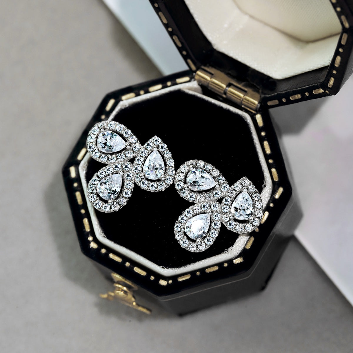 [Revel Jewelry]Ornate Flower Shape Pear Cut Lover Earrings