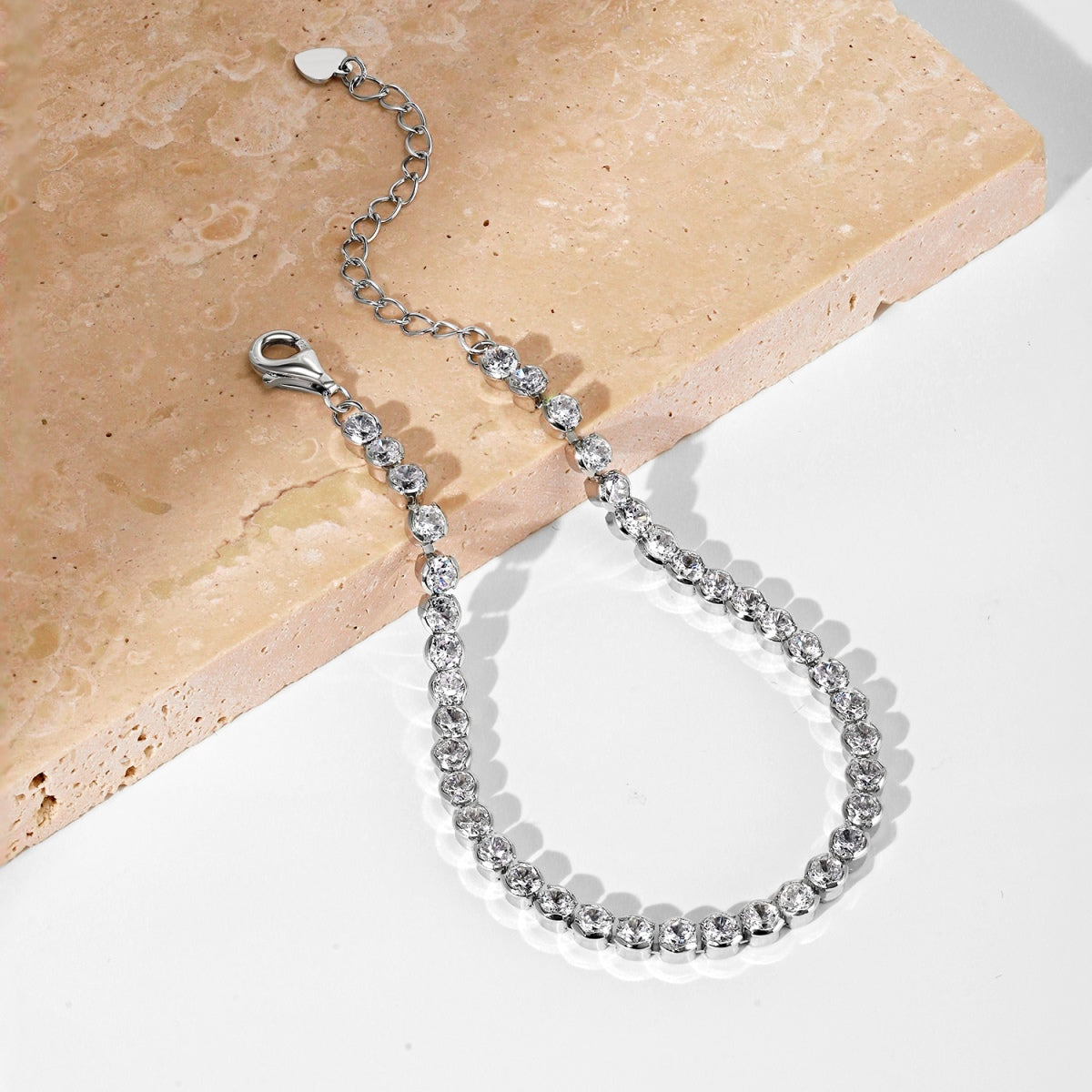 [Revel Jewelry]華麗なラウンドカットの輝くデイリーブレスレット
