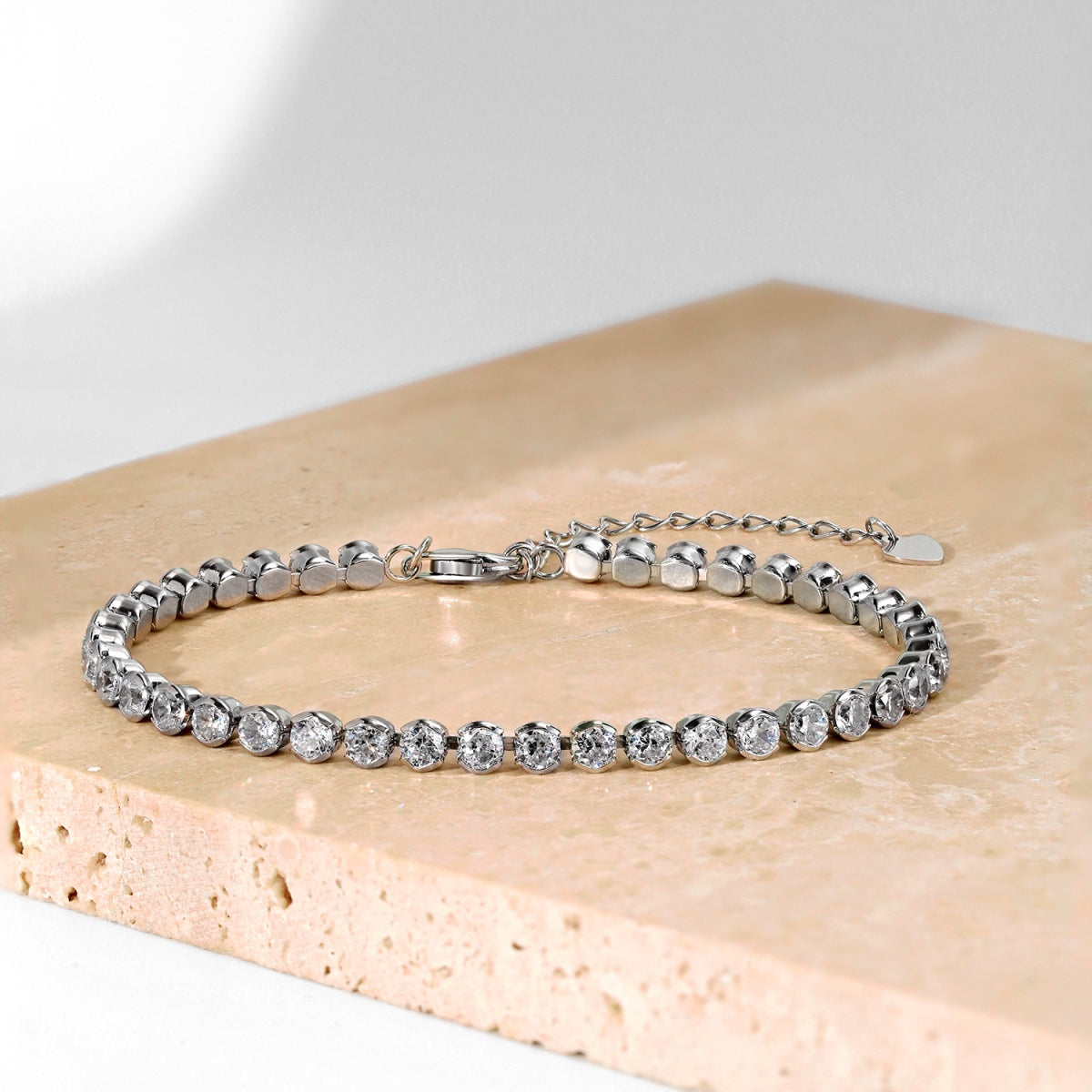 [Revel Jewelry]華麗なラウンドカットの輝くデイリーブレスレット
