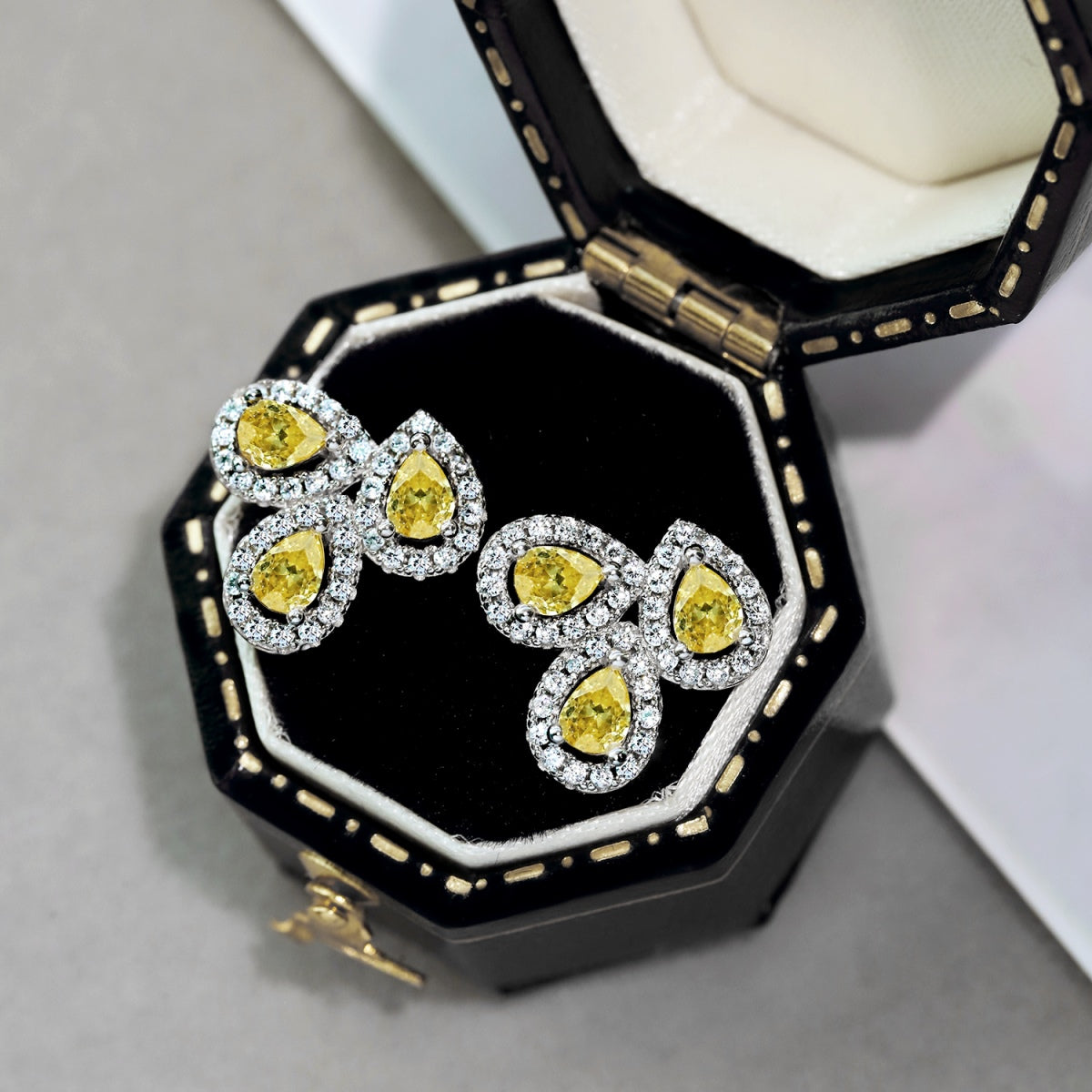 [Revel Jewelry]Ornate Flower Shape Pear Cut Lover Earrings