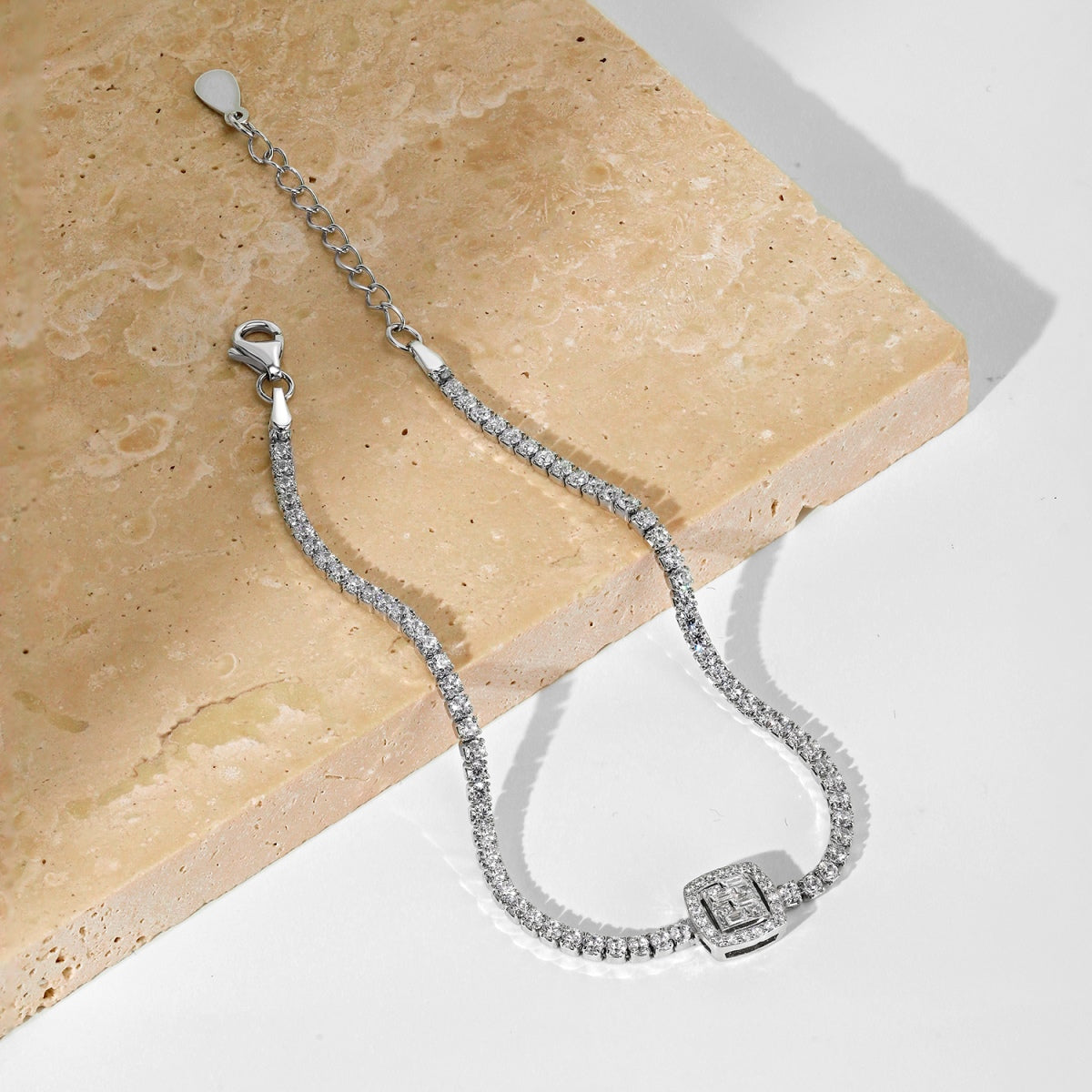 [Revel Jewelry]豪華絢爛なスクエア型バンケットブレスレット