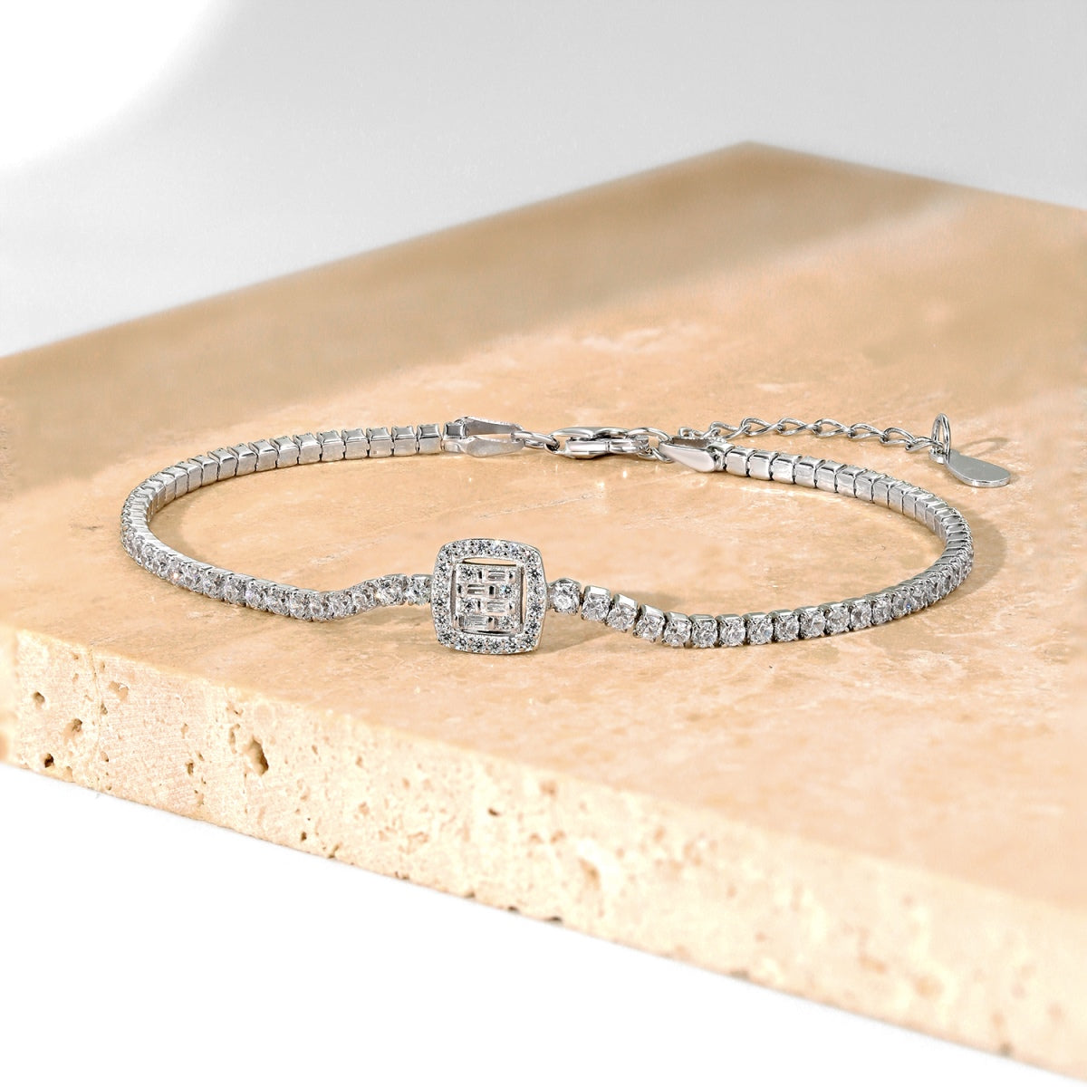 [Revel Jewelry]豪華絢爛なスクエア型バンケットブレスレット