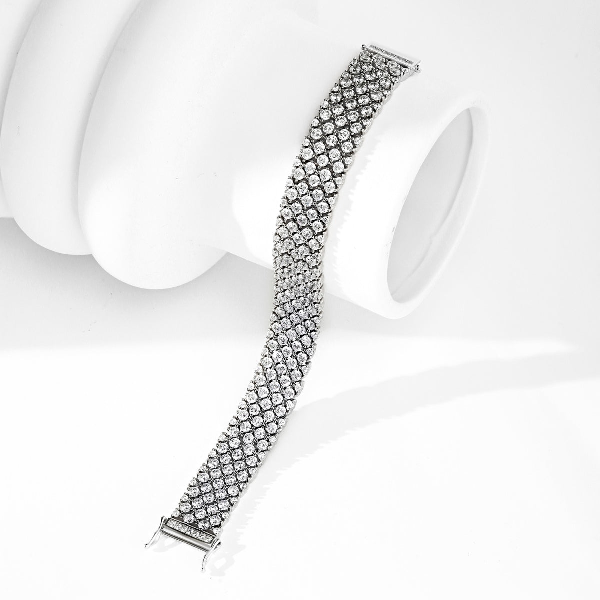 [Revel Jewelry]華やかなエレガントなラウンドカットパーティーブレスレット