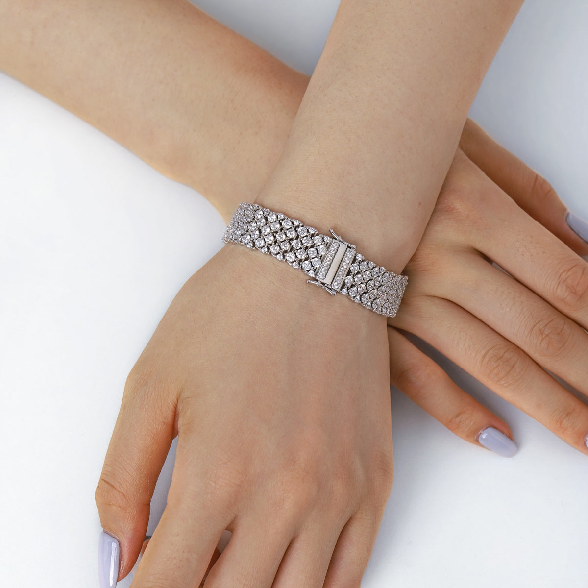 [Revel Jewelry]華やかなエレガントなラウンドカットパーティーブレスレット