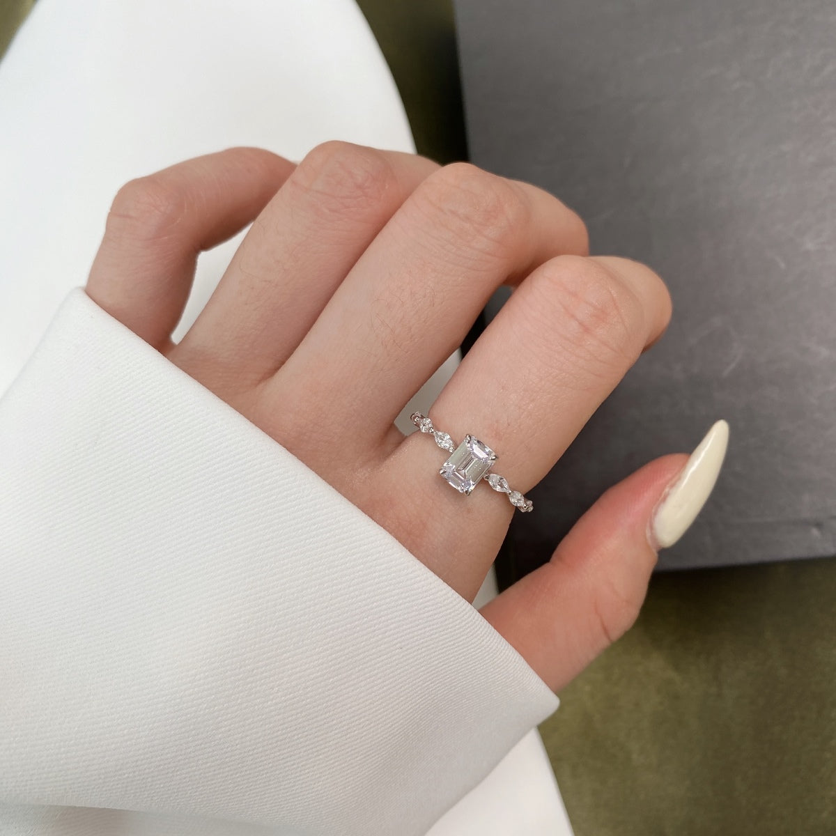 [Revel Jewelry]1.0 Carat Dainty Resplendent Radiant Cut Daily Ring