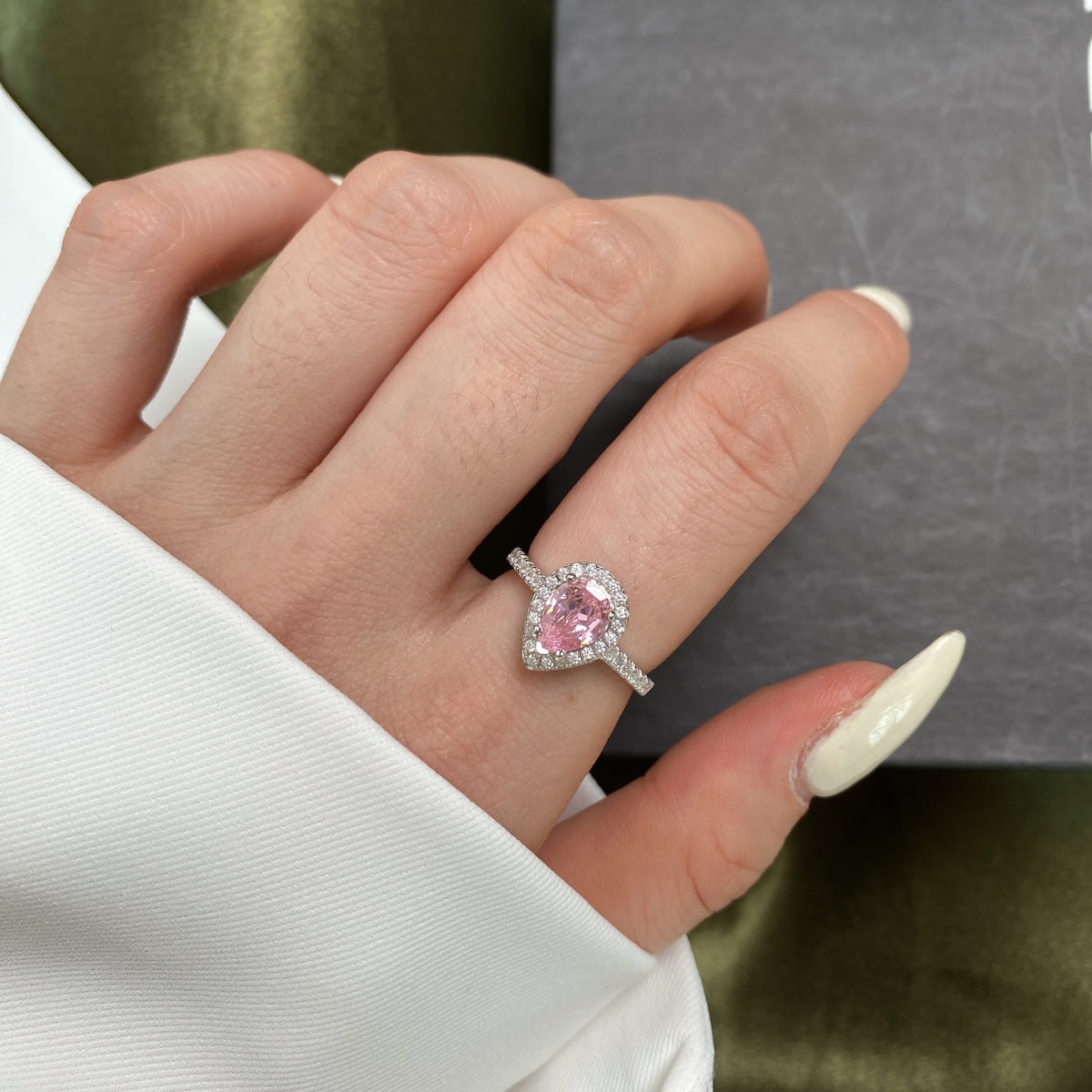 [Revel Jewelry]1.0 Carat Luxurious Resplendent Water Drop Shape Wedding Ring