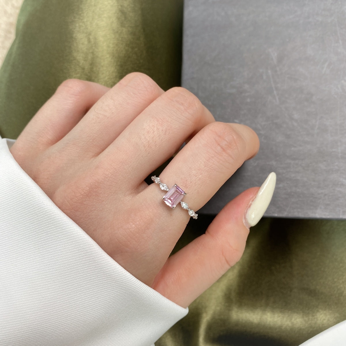 [Revel Jewelry]1.0 Carat Dainty Resplendent Radiant Cut Daily Ring