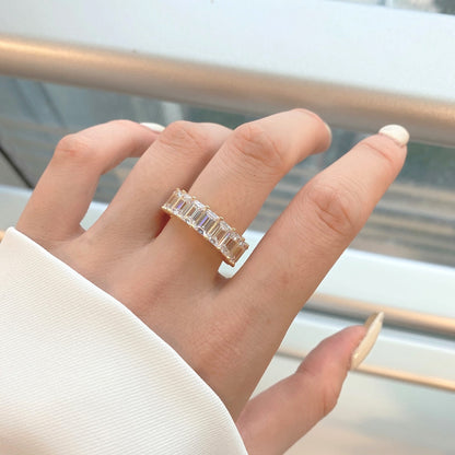 [Revel Jewelry]0,75 Karat Eleganter Tennisring mit Smaragdschliff