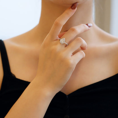 [Revel Jewelry]1.0 Carat Luxurious Resplendent Water Drop Shape Wedding Ring