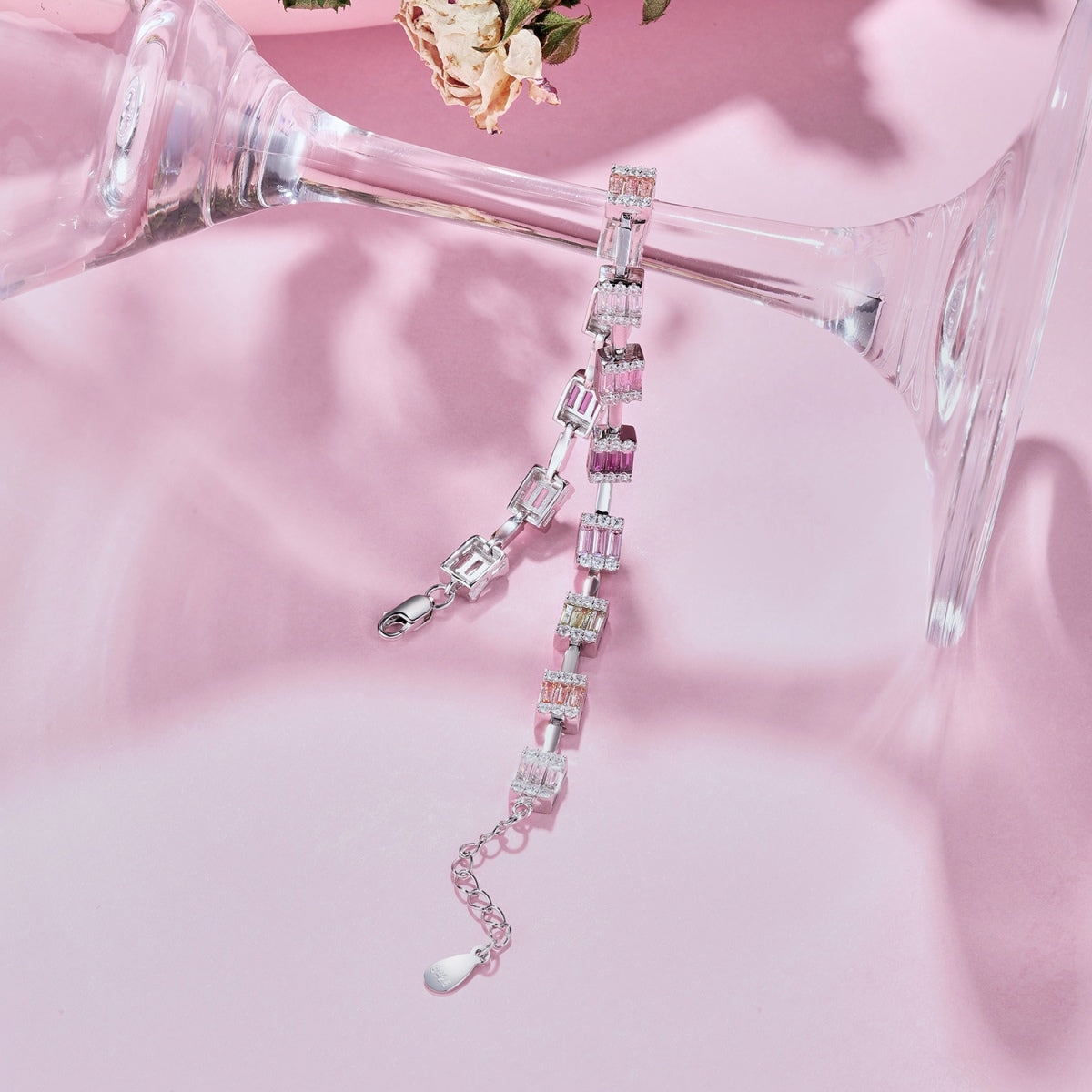 [Revel Jewelry]華奢で魅力的なエメラルドカットデイリーブレスレット