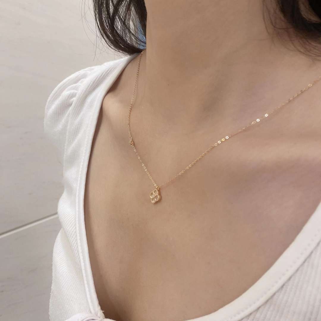 [Revel Schmuck]Zarte Halskette in Blumenform
