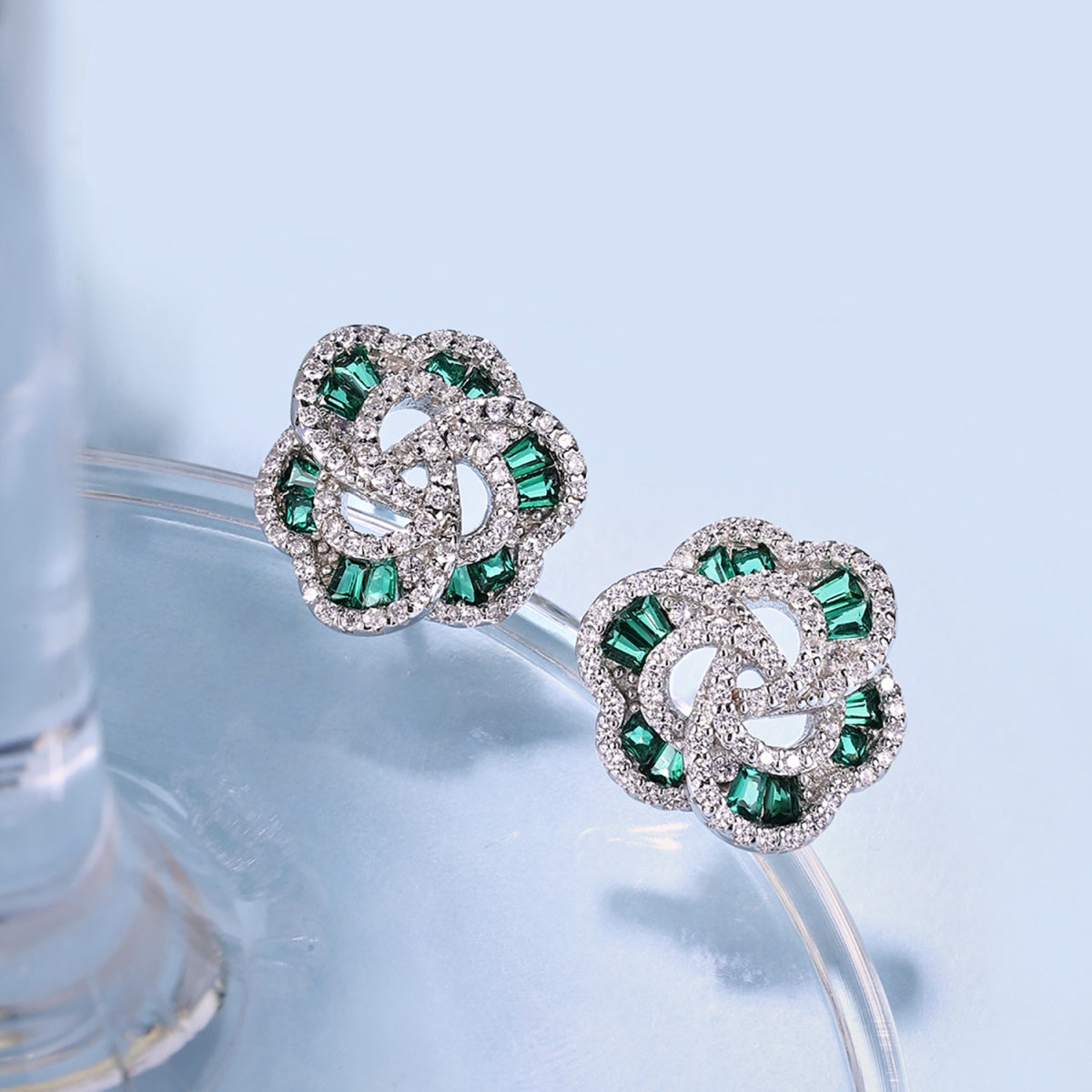 [Revel Jewelry]Exquisite Flower Shape Daily Earrings