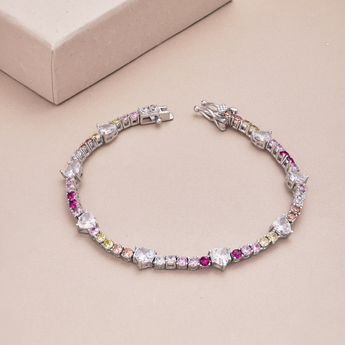 [Revel Jewelry]ロマンチックなハート型ラウンドカットラバーブレスレット