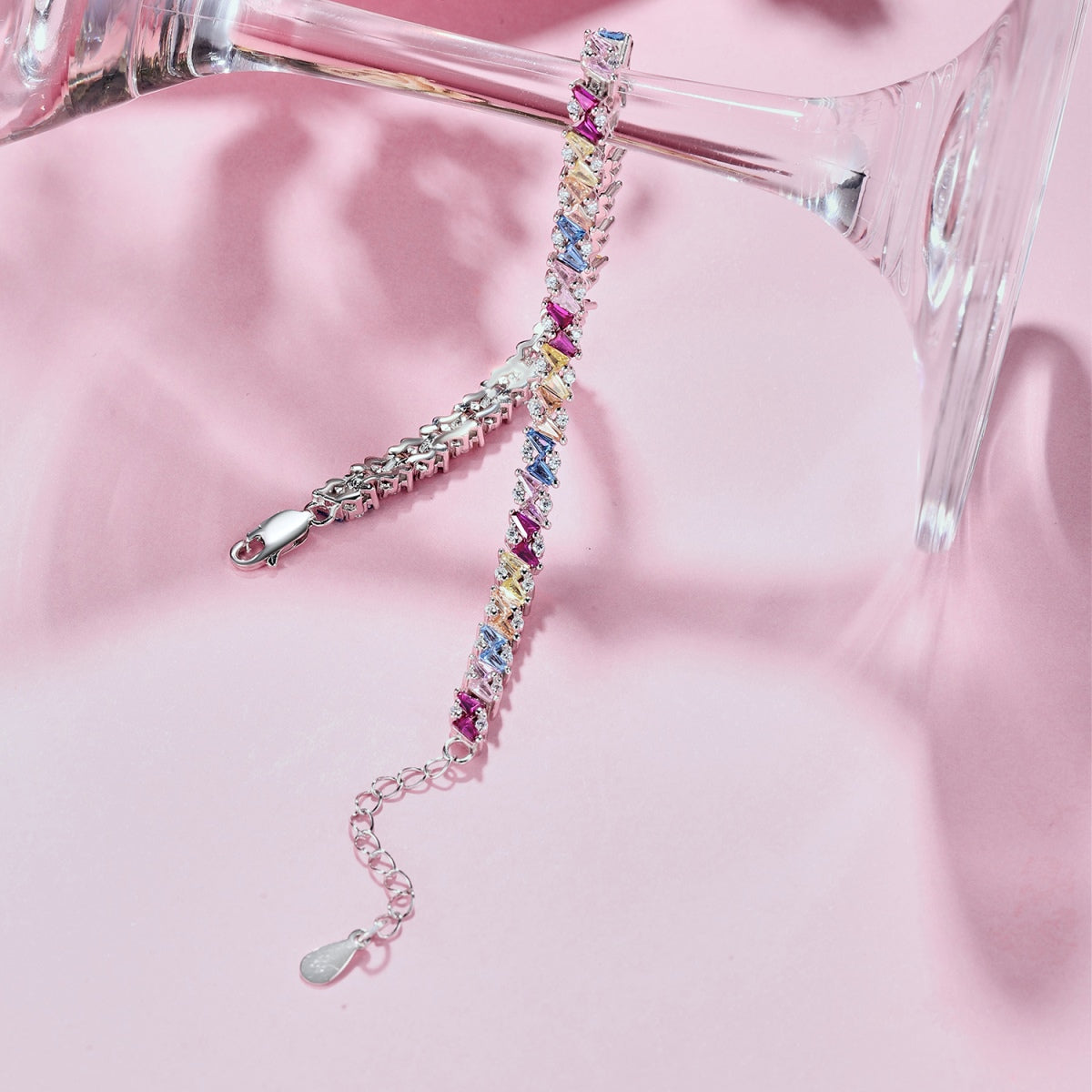 [Revel Jewelry]華やかな輝きを放つ多面カットパーティーブレスレット