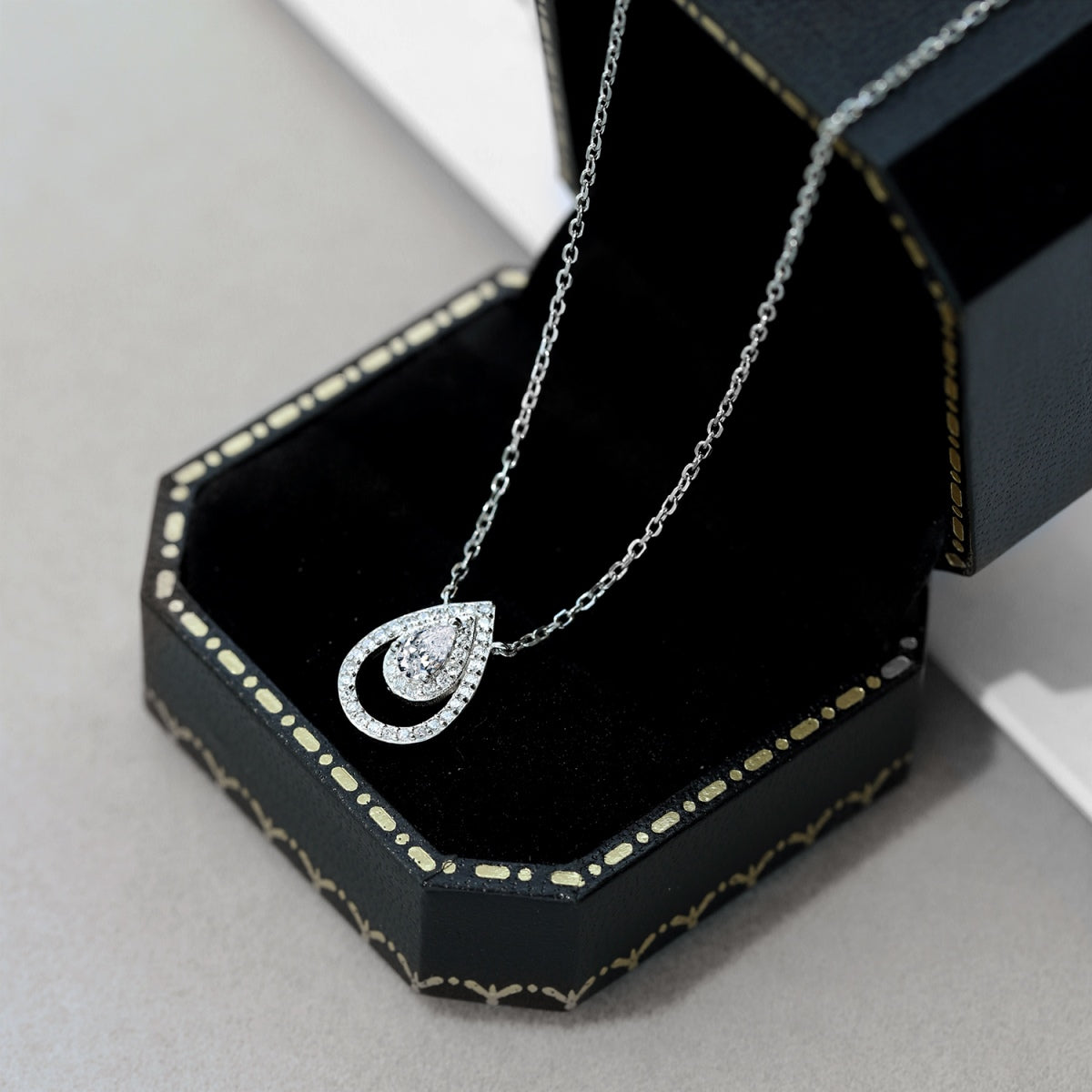 [Revel Jewelry]Sparkling Pear Cut Necklace