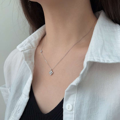 [Revel Schmuck]Zarte Halskette in Blumenform