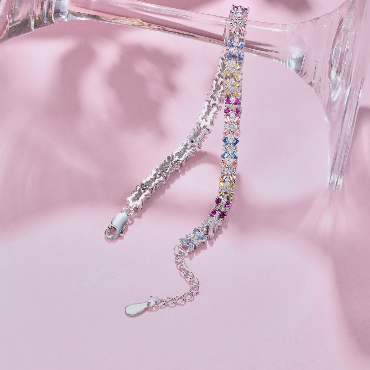 [Revel Jewelry]放射状に輝くエメラルドカットのカラフルなパーティーブレスレット