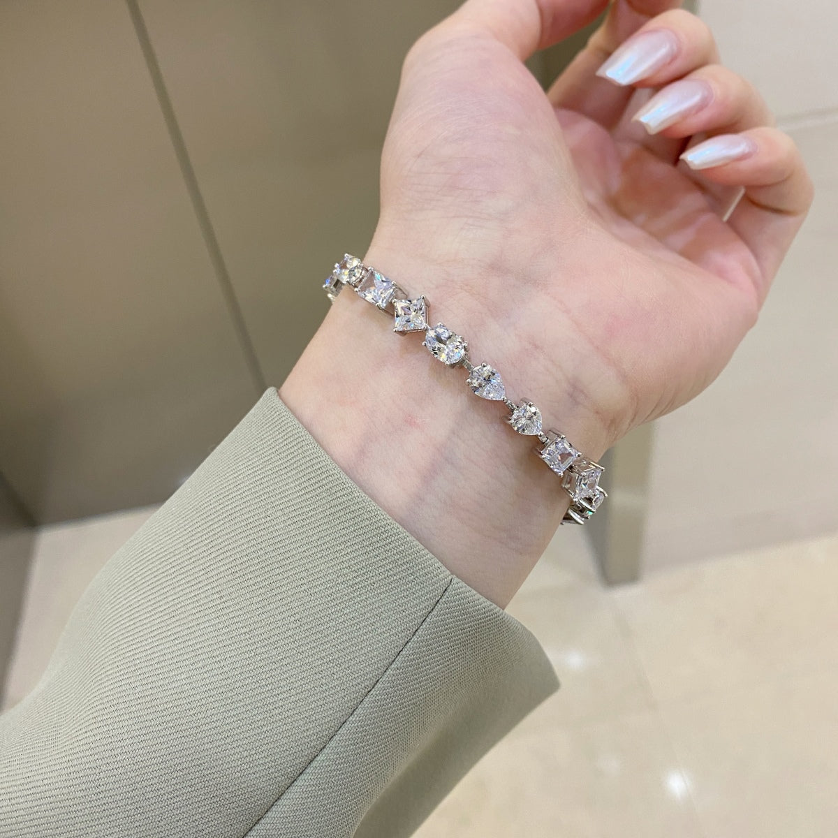[Revel Jewelry]Einzigartiges, exquisites Armband mit mehreren Schliffformen für den Alltag