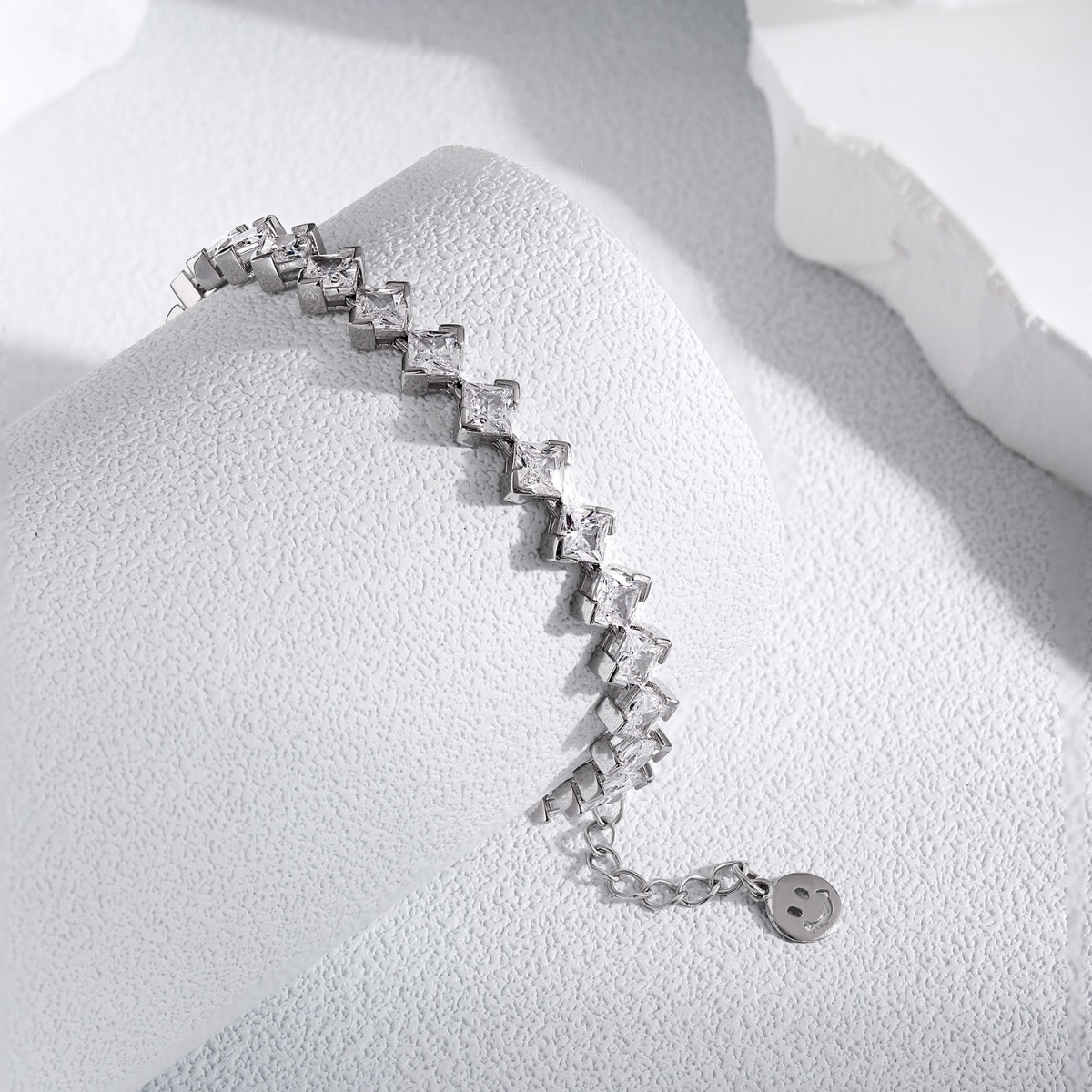 [Revel Jewelry]0.5 Carat Ornate Princess Cut Daily Bracelet