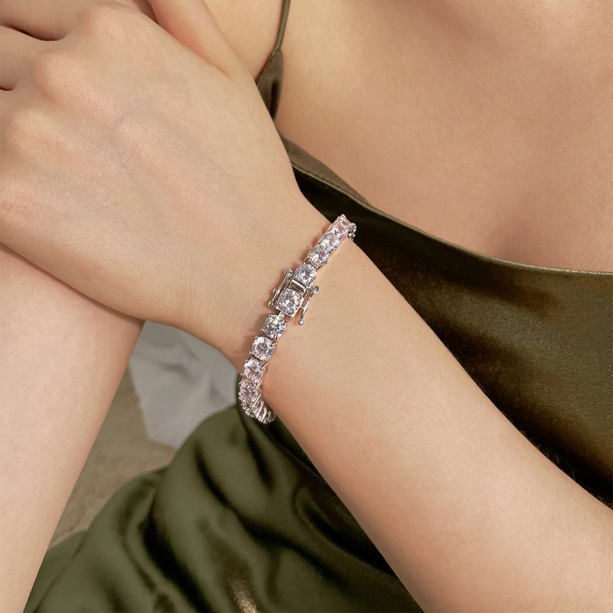 [Revel Jewelry]0.75 Carat Dazzling Round Cut Wedding Bracelet