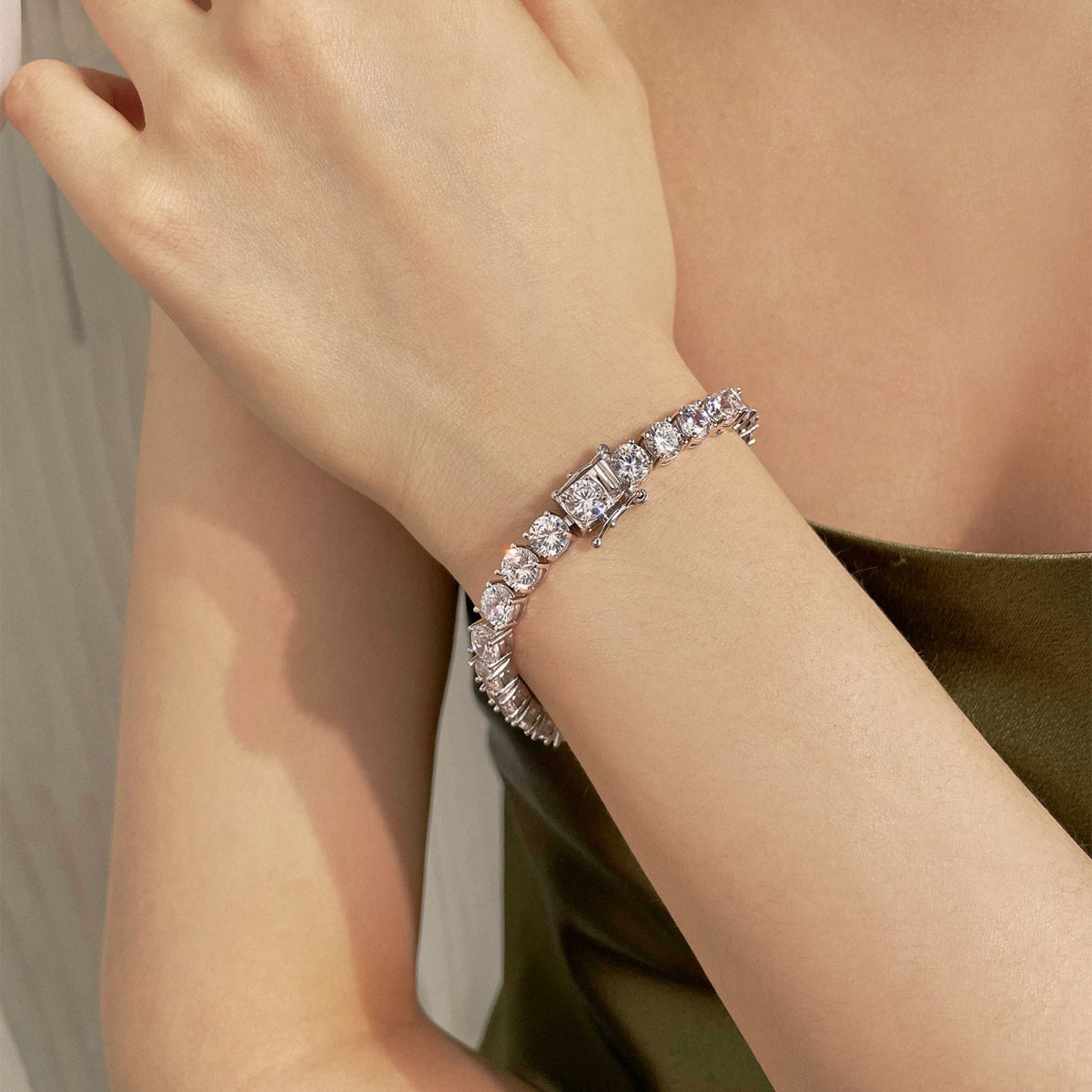 [Revel Jewelry]0.75 Carat Dazzling Round Cut Wedding Bracelet