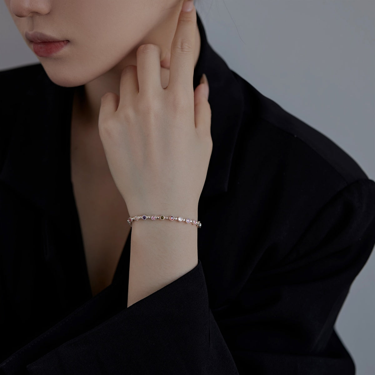 [Revel Jewelry]キラキラと輝く豪華なラウンドカットパーティーブレスレット