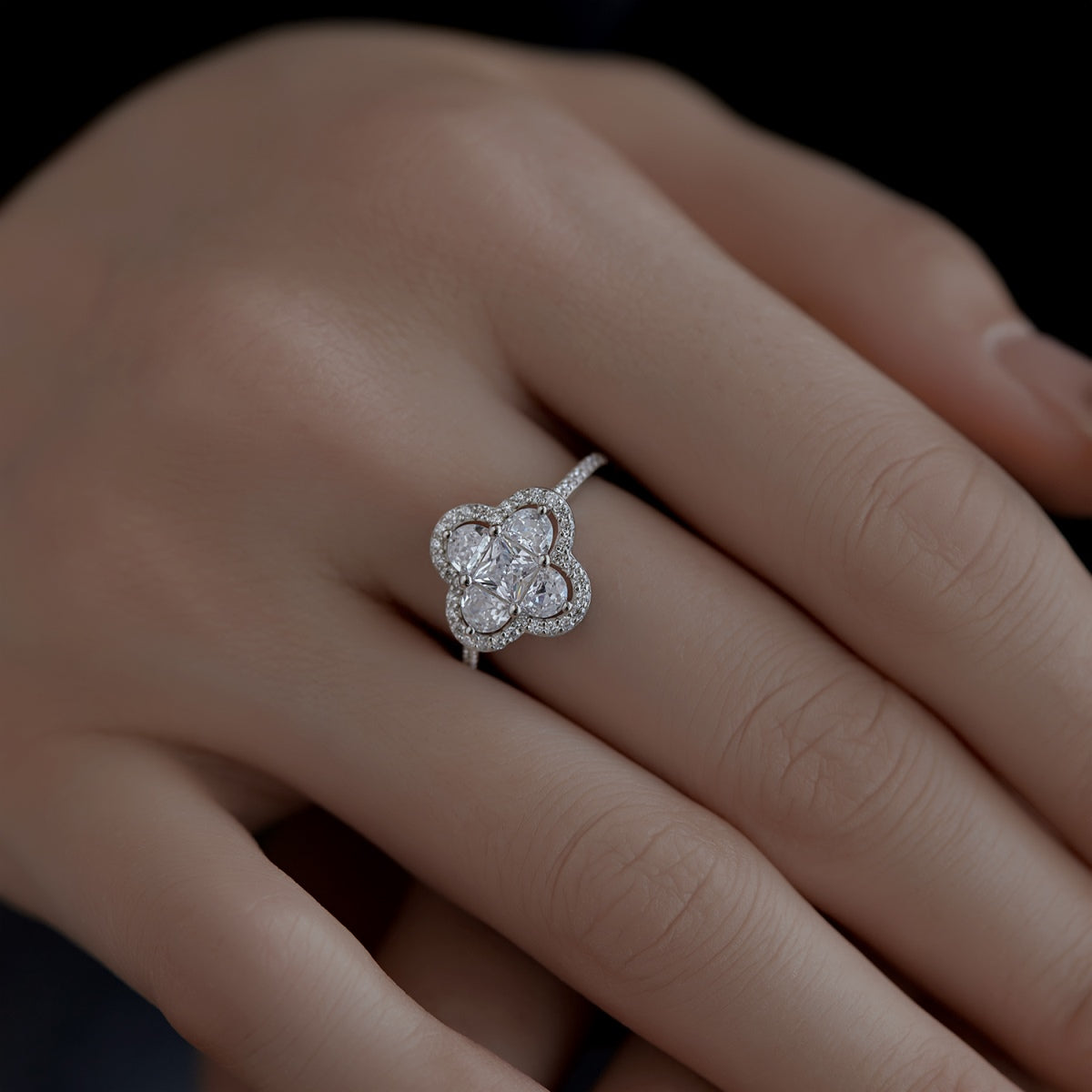 [Revel Jewelry]Luxurious Eternity Flower Shape Banquet Ring