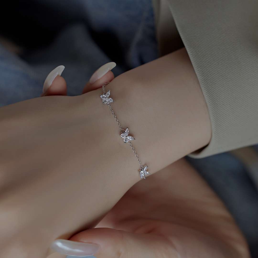 [Revel Jewelry]Halskette mit strahlendem Schmetterling
