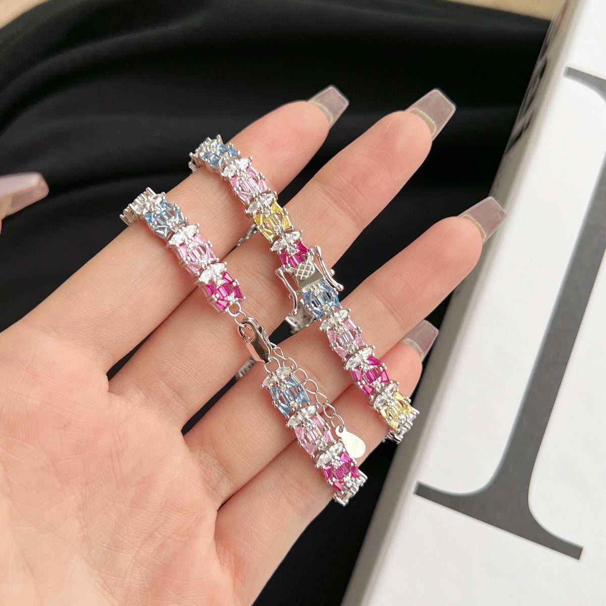 [Revel Jewelry]繊細なカラフルマルチカットパーティーブレスレット
