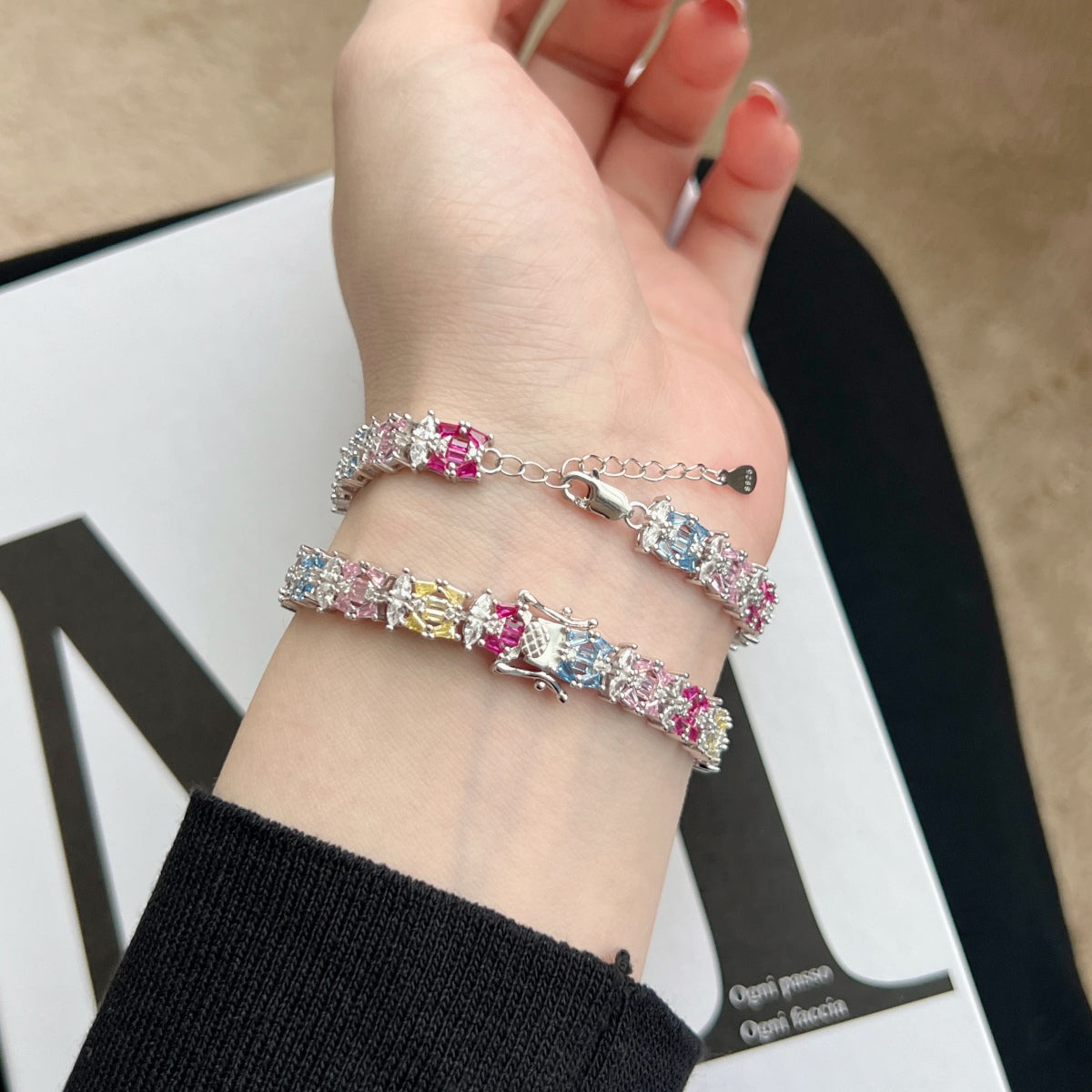 [Revel Jewelry]繊細なカラフルマルチカットパーティーブレスレット