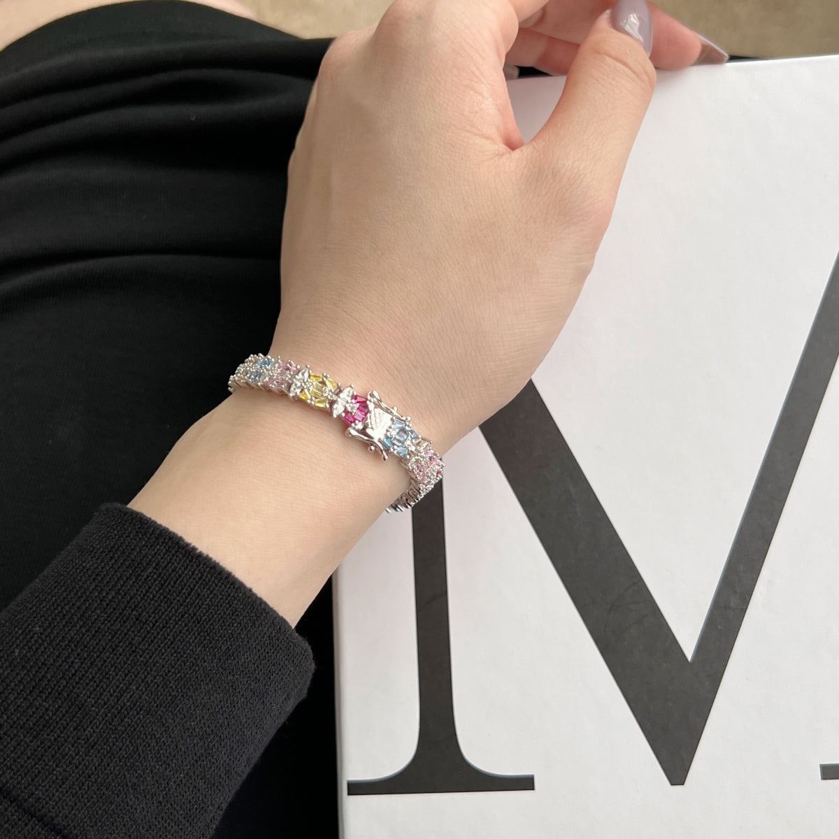 [Revel Jewelry]繊細なカラフルマルチカットパーティーブレスレット