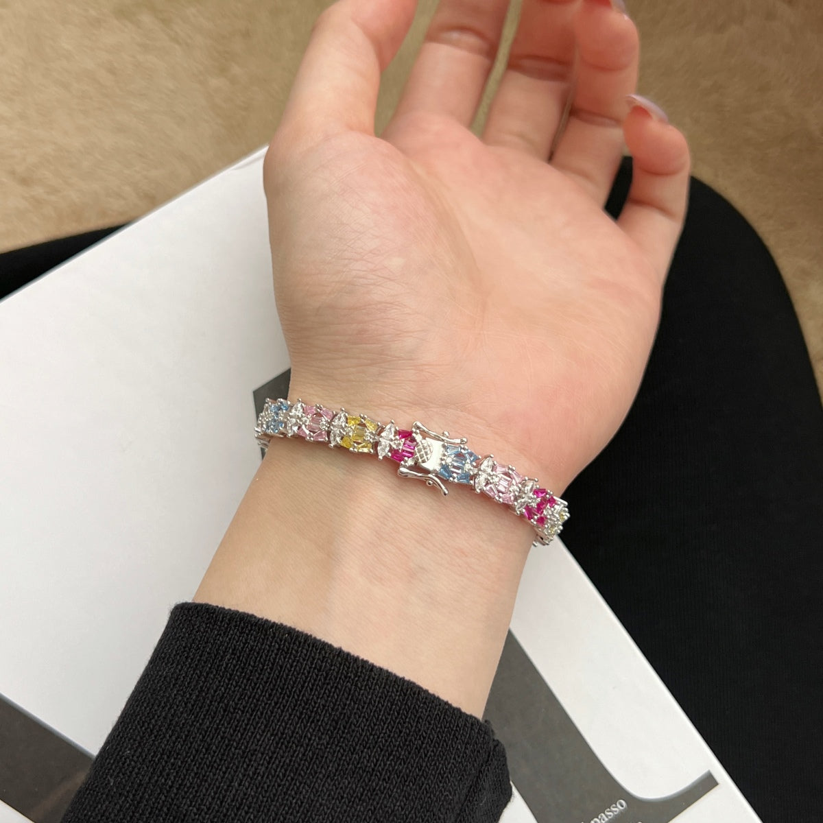 [Revel Jewelry]繊細なカラフルマルチカットパーティーブレスレット