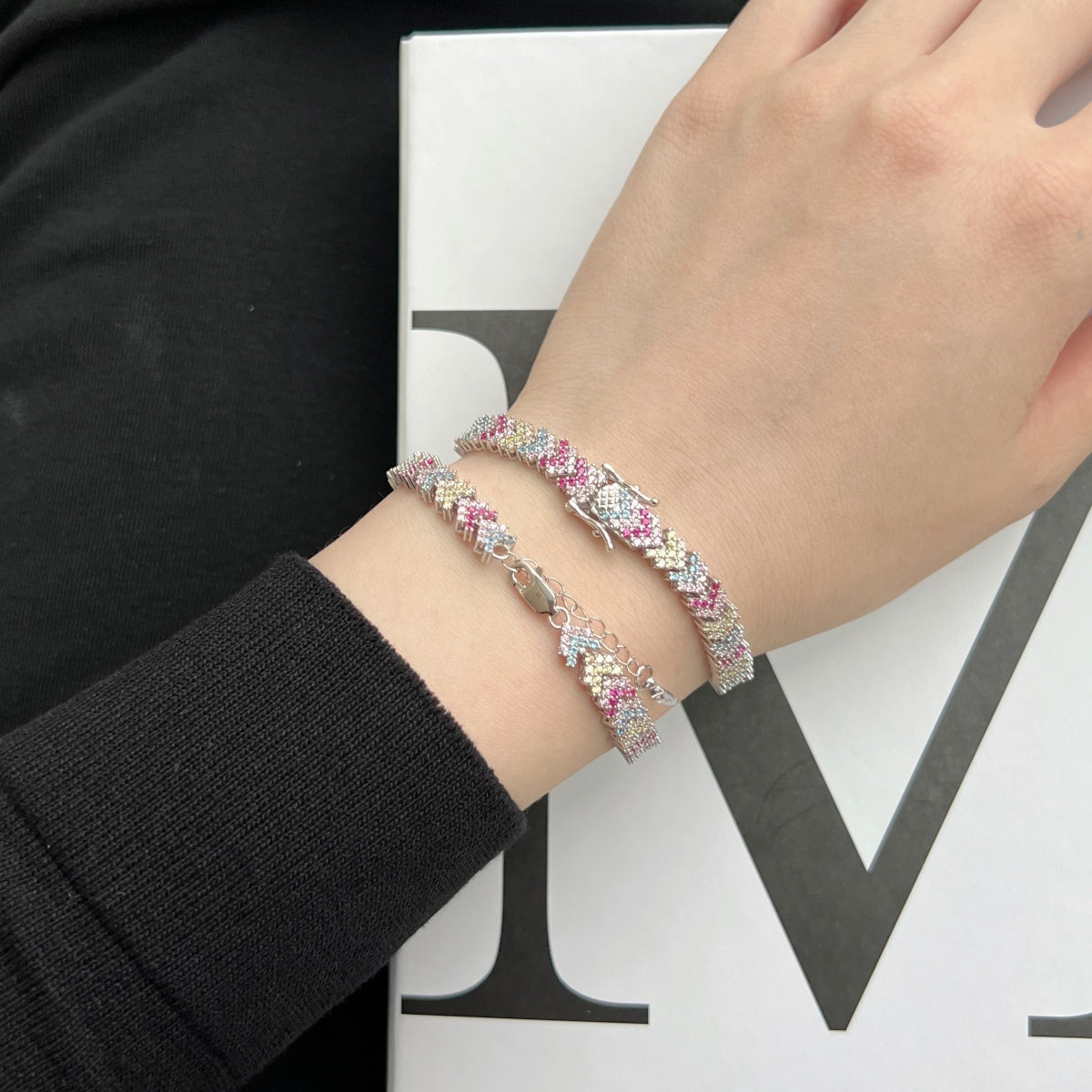 [Revel Jewelry]華やかな輝きのラウンドカットパーティブレスレット
