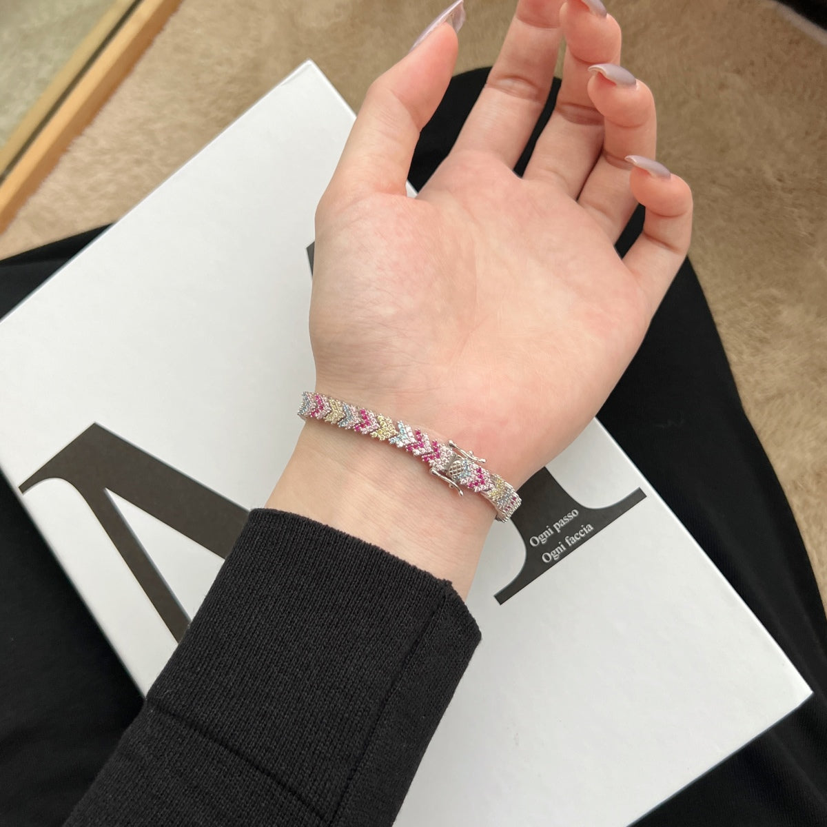 [Revel Jewelry]華やかな輝きのラウンドカットパーティブレスレット
