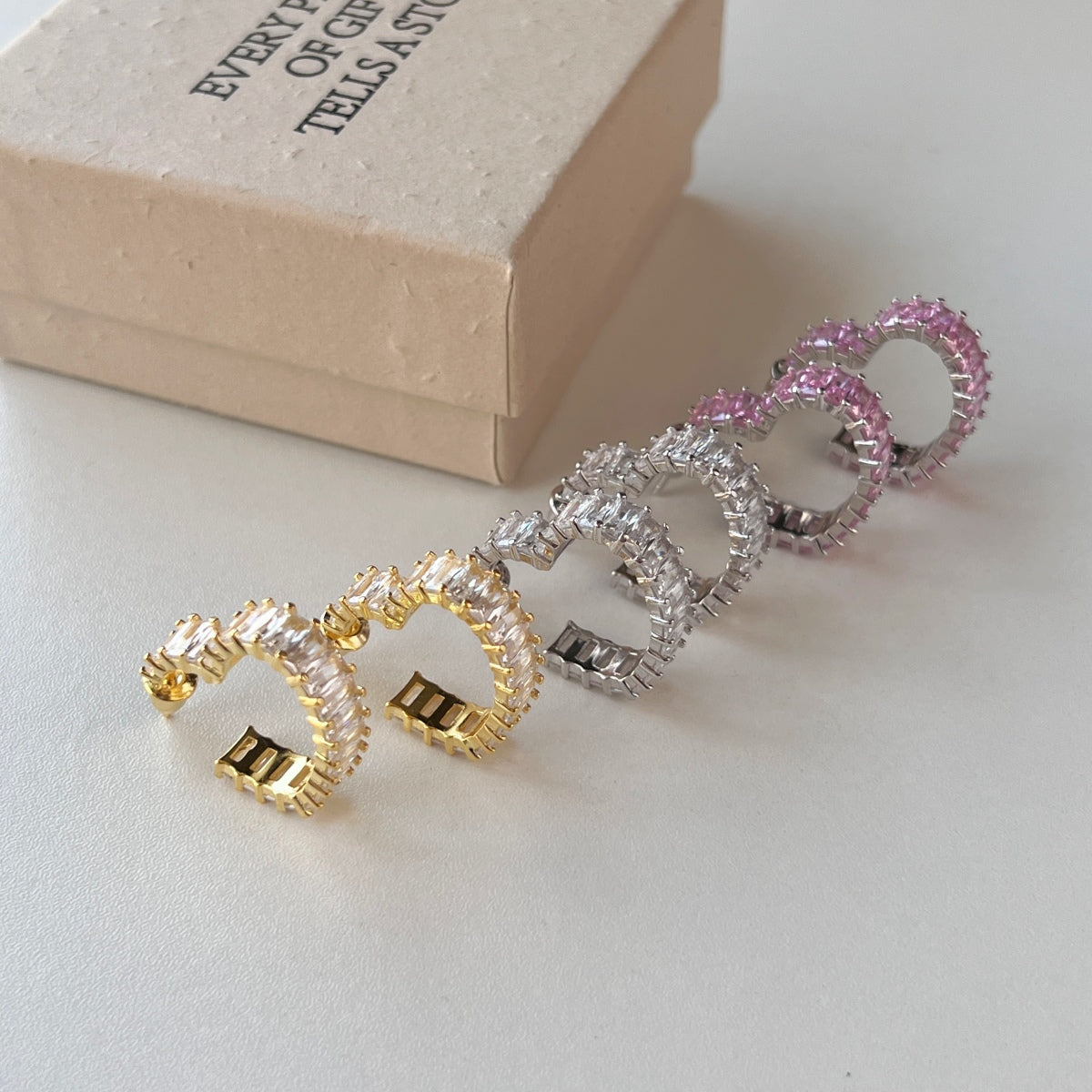 [Revel Jewelry]Radiant Heart Cutout Earrings