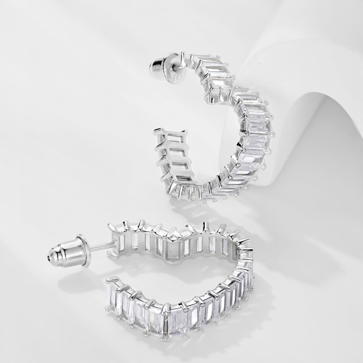 [Revel Jewelry]Radiant Heart Cutout Earrings